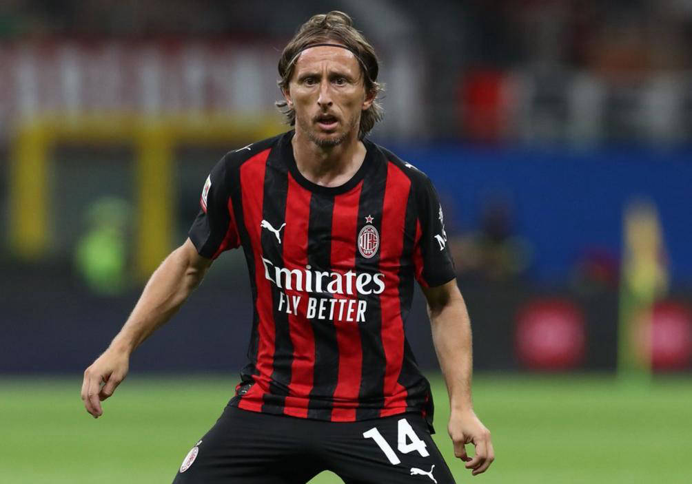 纽卡球迷在基地附近拉横幅：伊萨克是只纯粹的老鼠