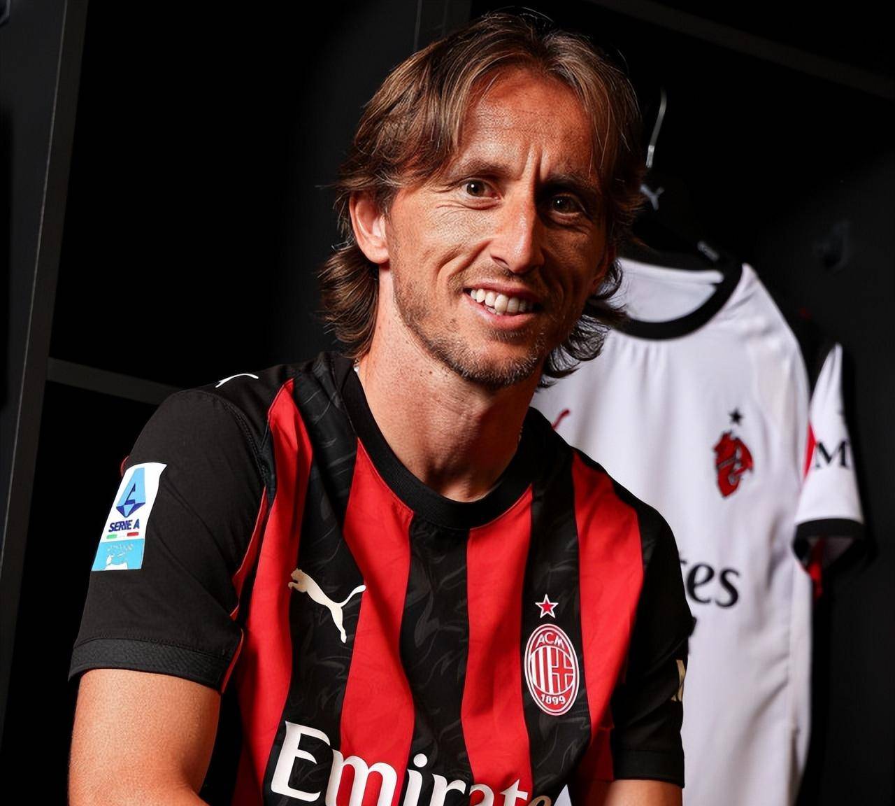 哈卡主场一处看台被大火烧毁，俱乐部目前已展开调查