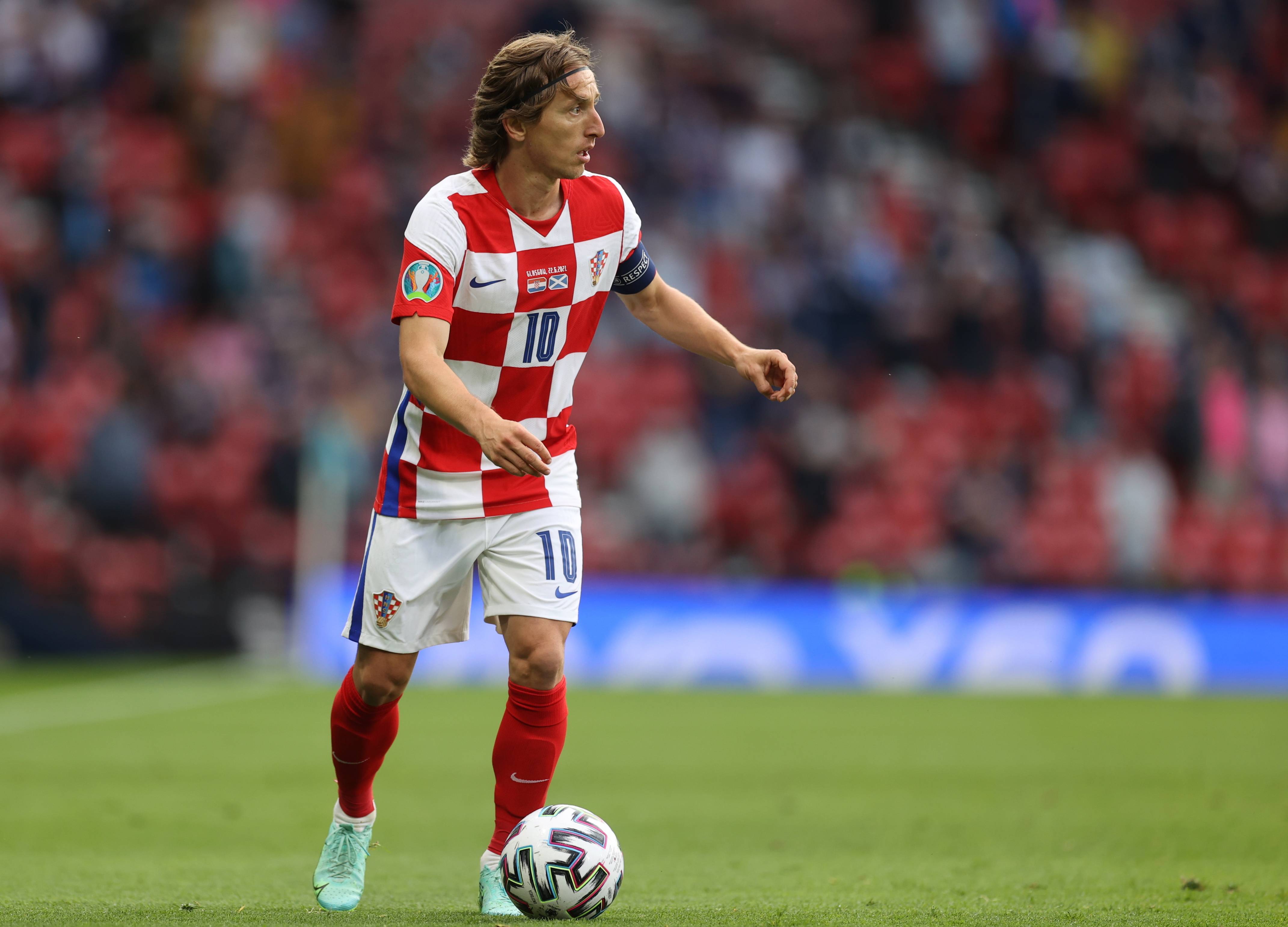 波兰主帅惊叹莱万职业精神：罗纳尔迪尼奥都不敢这样活