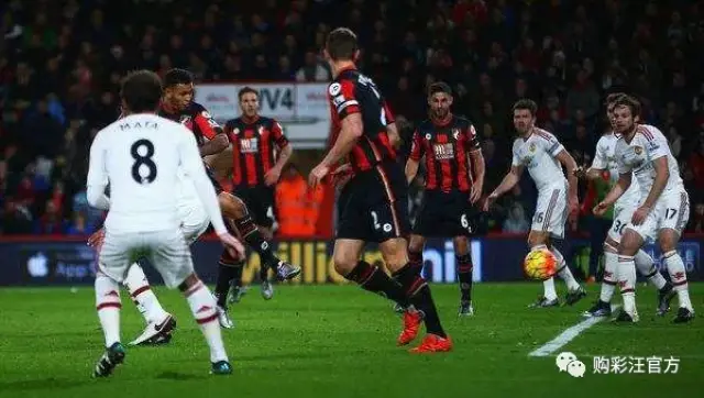 内蒙古额尔古纳初冬银装素裹，金雕翱翔雪原尽显苍穹之王风范