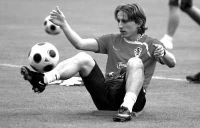 半场战报：申花2-0津门虎，阿苏埃破门，吴曦点射