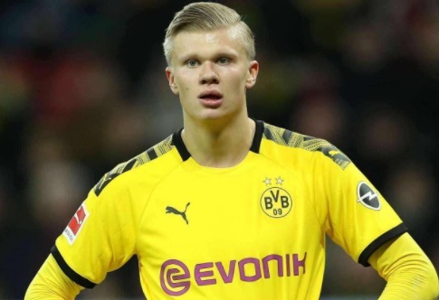 阿利亚迭雷父子分别身穿皇马与阿森纳球衣，晒出对弈图片